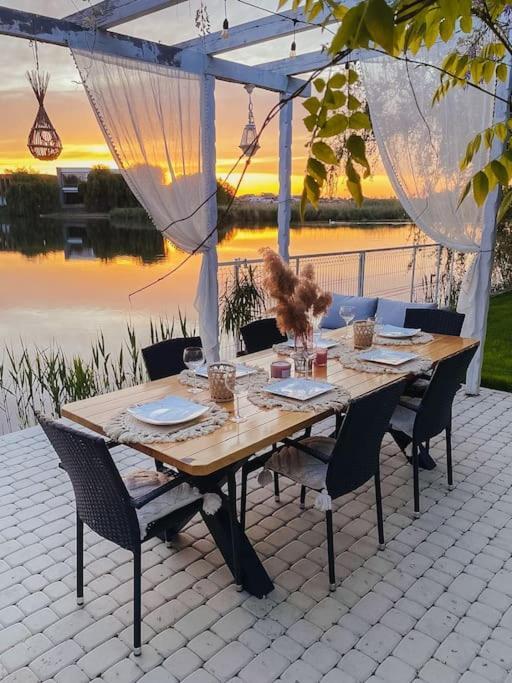 Therme - Corbeanca By The Lake Luxury Villa Exterior foto